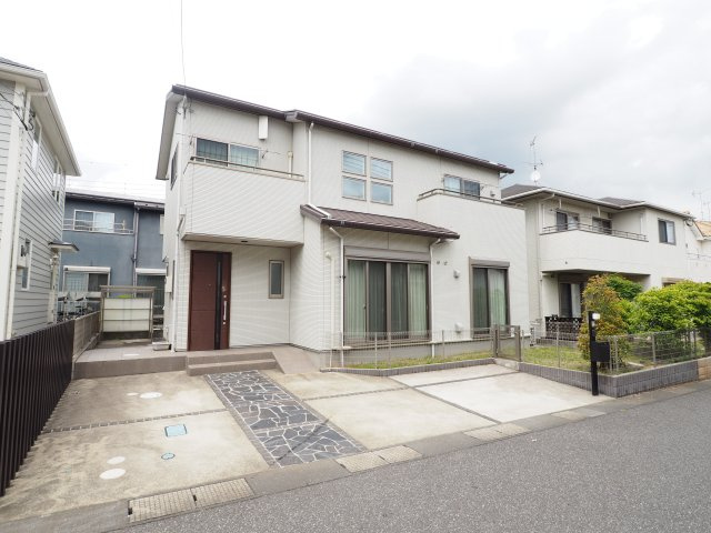 野田市つつみ野2丁目　中古住宅の外観|石畳のアプローチもおしゃれですね(*^-^*)