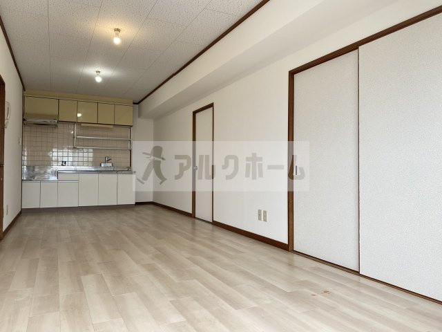 スカイハイツ玉手の居間・リビング