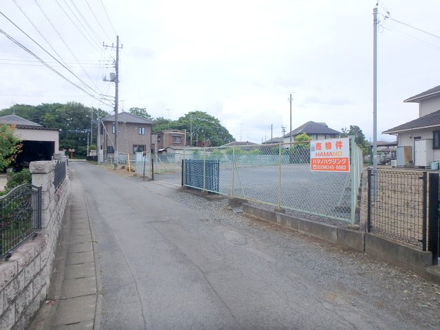 玉戸土地の前面道路含む現地写真|外観もきれいです