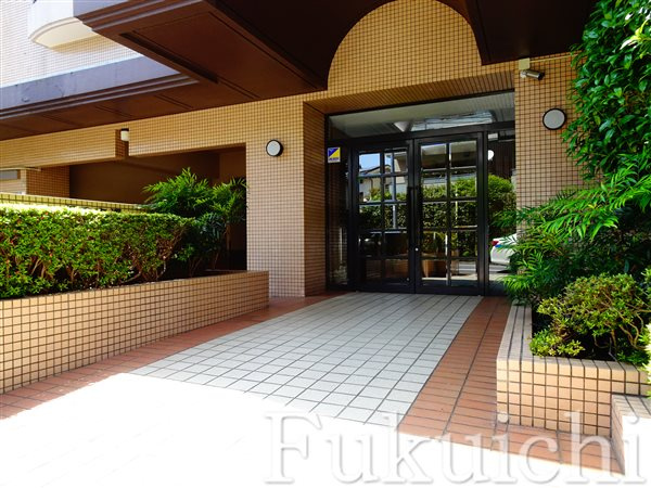 メモアール柿の木坂のエントランス