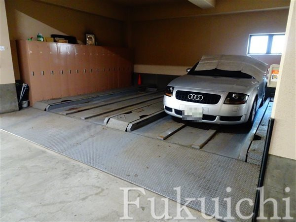 メモアール柿の木坂の駐車場