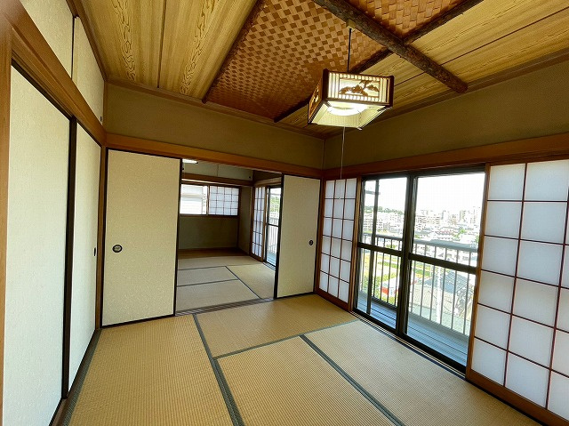【寝室】 | 下作延5丁目貸家 | 2階・南東向き和室6帖☆天袋付き押入れがあります♪寝具をすっきり収納できるので和室は寝室にもオススメ☆