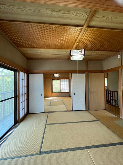 【和室】 | 下作延5丁目貸家 | 2階・南東向き和室6帖☆床の間側からの眺めです！こちらのお部屋にも天袋付き押入れがあります♪
