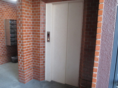 【エントランス】 | 上新庄ハイツ | 共用部のエレベーターです