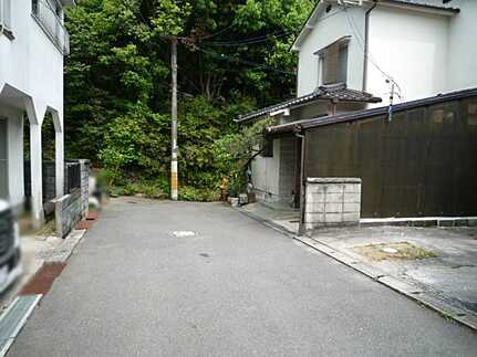 安芸郡熊野町出来庭9丁目　土地の前面道路含む現地写真