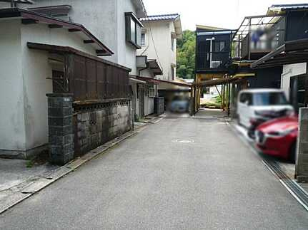 安芸郡熊野町出来庭9丁目　土地の前面道路含む現地写真