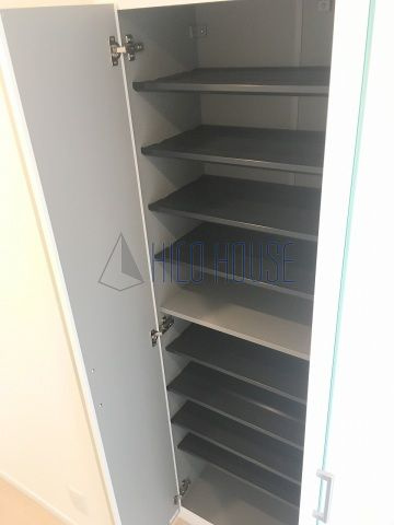 CB川越カローレの玄関