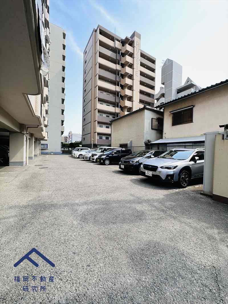 アンピール竹下の駐車場