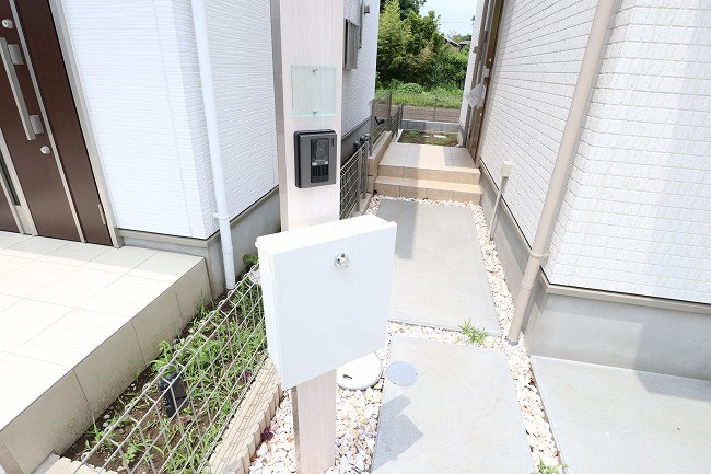 宮沢町戸建のエントランス