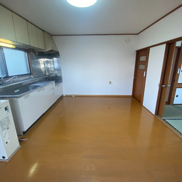 吉岡ハイツ1号棟の居間・リビング