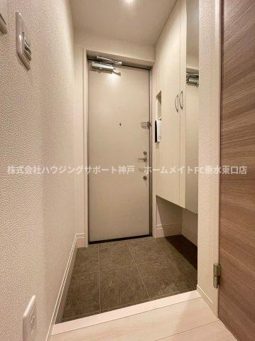 クローバー富士5号館の玄関