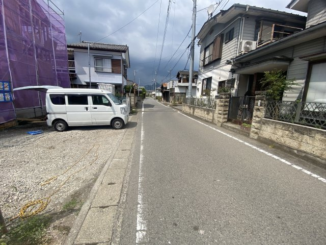 新築　沼田市桜町第1　1号棟の前面道路含む現地写真|東側接道幅員約4.8ｍ　西側接道幅員約4.8ｍ	