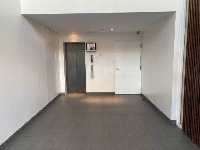 グラスハウスのエントランス