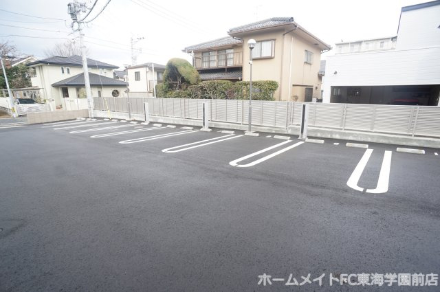 マーレ京町の駐車場