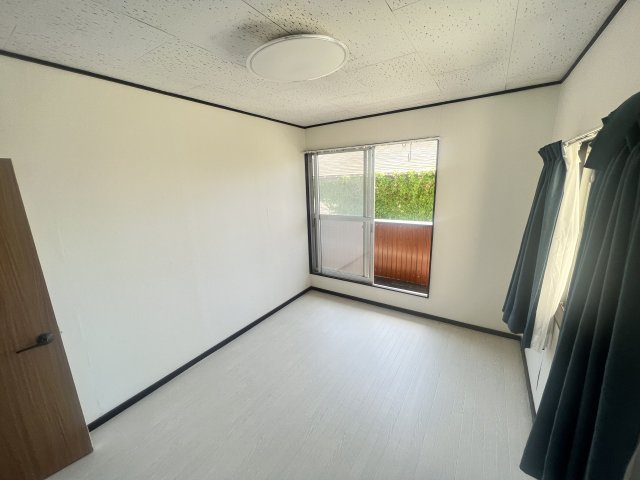 みどり台貸戸建の洋室