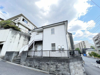 【外観】 | 小田急線「新百合ヶ丘」駅まで徒歩8分！スーパーやコンビニも近くて便利な立地の2階建てアパートです♪