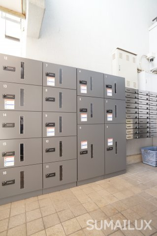 レックスマンションのエントランス