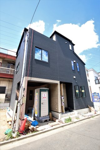 足立区南花畑2丁目　新築戸建ての外観|2023年８月撮影