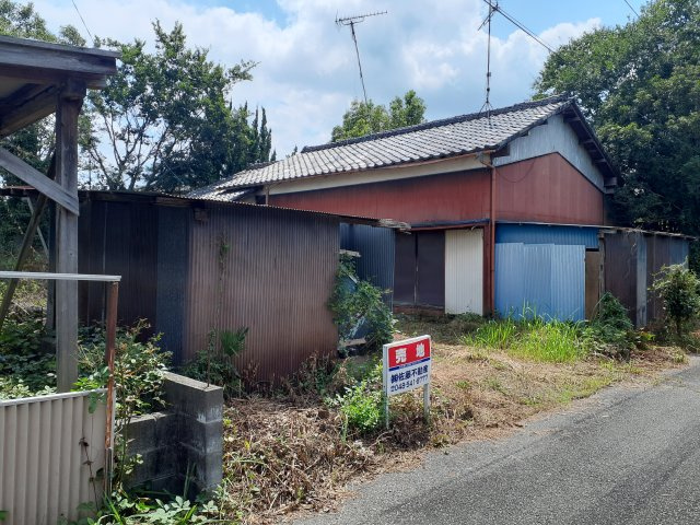 〈調整区域〉11号区域につき住宅の建築可！小学校の正門まで徒歩約2分の外観|2024年8月24日 11時ごろ撮影。北西側の接道から撮影。