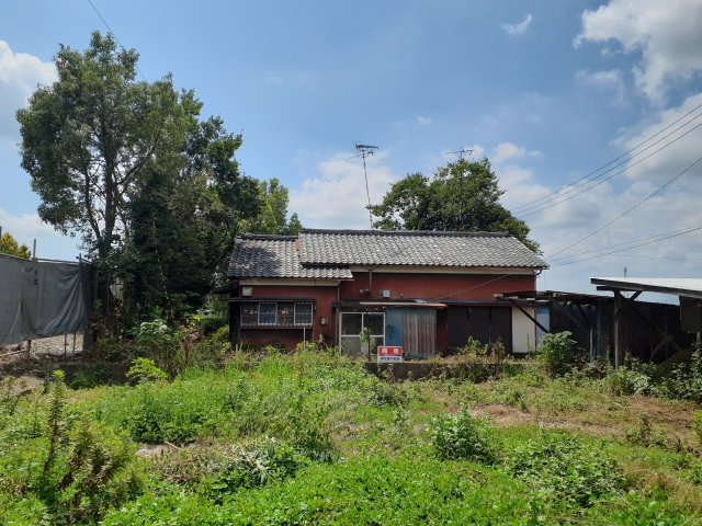 〈調整区域〉11号区域につき住宅の建築可！小学校の正門まで徒歩約2分の外観|2024年8月24日 11時ごろ撮影。北東方向道路から、隣地を挟んで撮影。