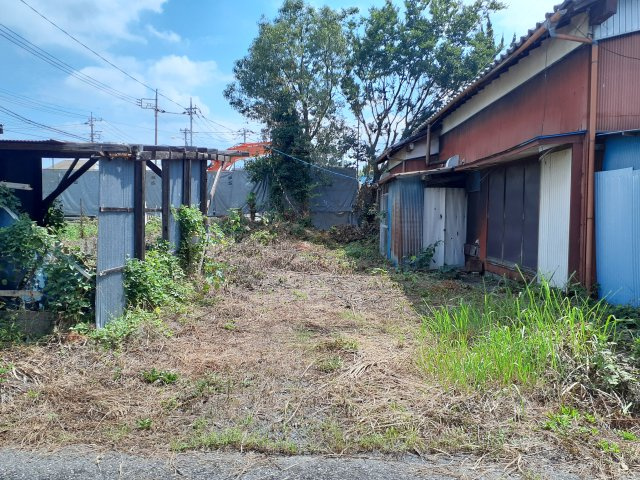 〈調整区域〉11号区域につき住宅の建築可！小学校の正門まで徒歩約2分の外観|2024年8月24日 11時ごろ撮影。北西側の接道から撮影。