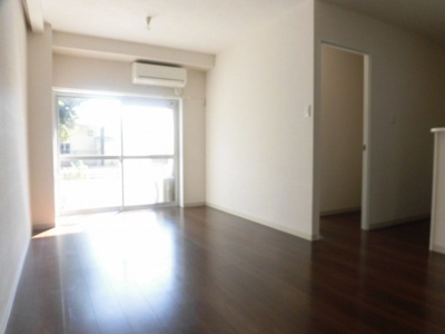 【居間・リビング】 | プール・トゥジュールブラン | 明るくキレイなお部屋です