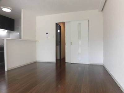 【居間・リビング】 | プール・トゥジュールブラン | 明るくキレイな広々空間です