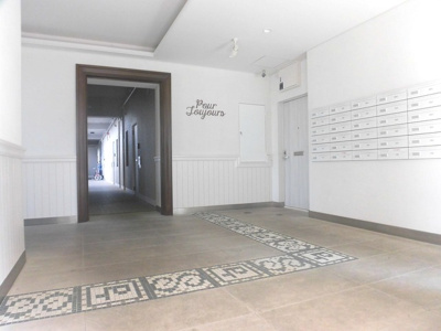 【エントランス】 | プール・トゥジュールブラン | キレイなエントランスロビーです