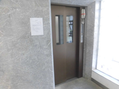 【その他共用部分】 | プール・トゥジュールブラン | エレベーターが有るので助かりますね