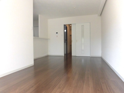 【居間・リビング】 | プール・トゥジュールブラン | 明るくキレイな広々空間です