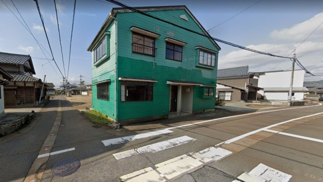 鯖江市石田下町　土地　の前面道路含む現地写真