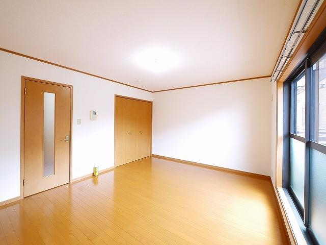 ベルチェーロの洋室|落ち着いた色調の洋室です