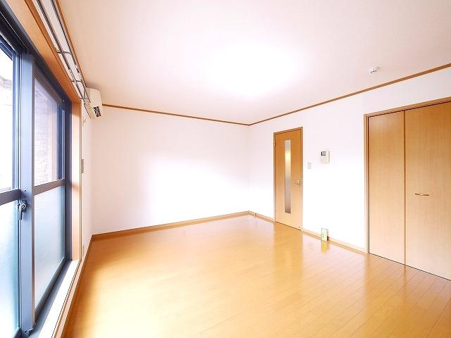 ベルチェーロの洋室|明るい洋室です