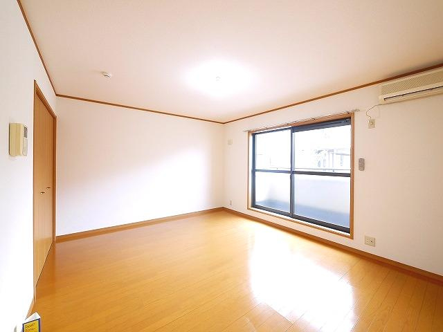 ベルチェーロの洋室|ゆったりした洋室です