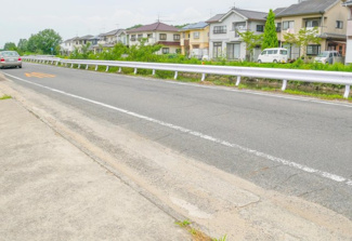 【前面道路含む現地写真】