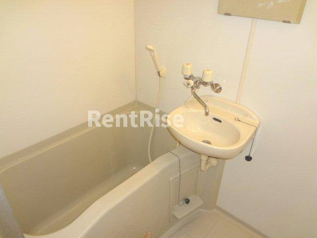 レオパレスさくらの浴室|雨の日にも便利な浴室乾燥機付き！