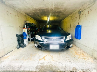 【駐車場】 | シャッター付きの地下車庫がお車やバイクを雨風から守ります♪シャッターは電動なので、出し入れも楽々です♪