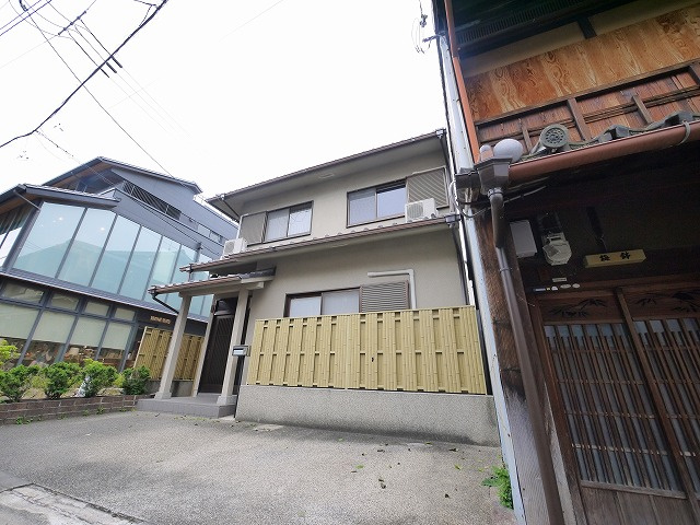 元林院町テナントの駐車場