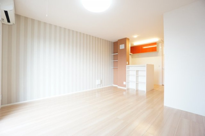 【居間・リビング】 | エスペランサB棟 | ※同物件、同タイプ、間取り反転のお部屋です
