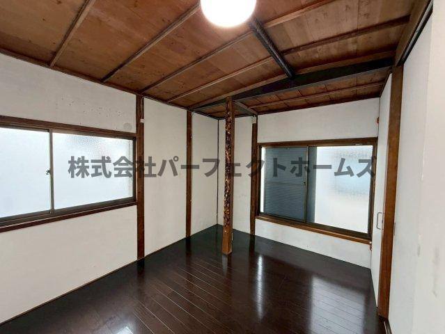 新之栄町テラスハウスの洋室|落ち着いた色調の洋室です