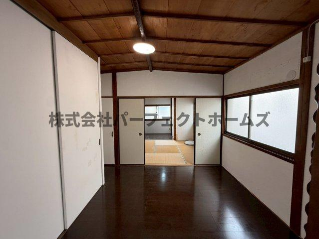 新之栄町テラスハウスの洋室|きれいな洋室です