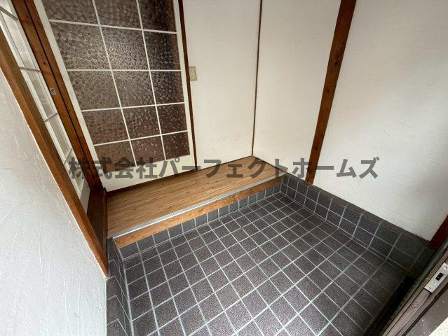 新之栄町テラスハウスの玄関|きれいな玄関です