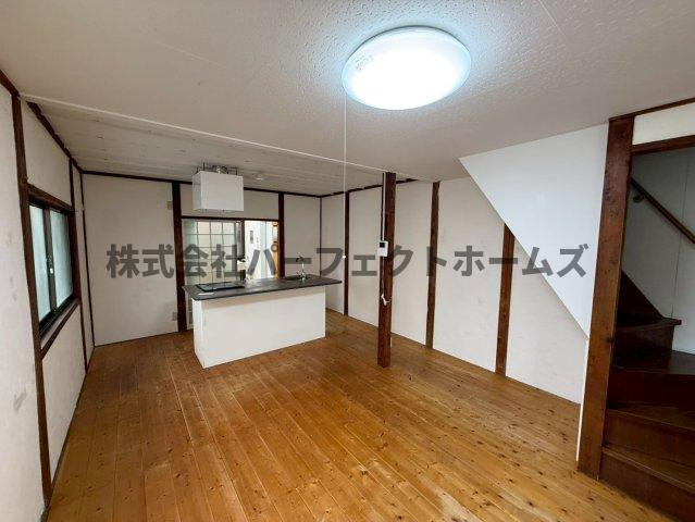 新之栄町テラスハウスの居間・リビング|居間です