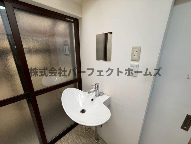 新之栄町テラスハウスの独立洗面台|使いやすい洗面台です