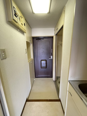 【玄関】 | ハイシティ岩田