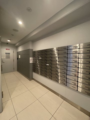 ラシュレ大阪同心のロビー|建物の内部です