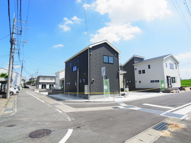 新築　高崎市上並榎町第4　Livele Garden.S　1号棟の前面道路含む現地写真|現地写真　西側接道幅員約6ｍ　北側接道幅員約5.2ｍ	