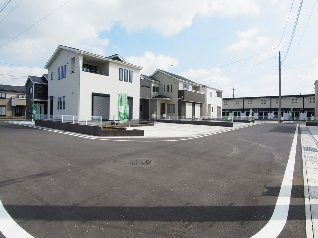 新築　高崎市上並榎町第4　Livele Garden.S　4号棟の前面道路含む現地写真|現地写真　南側接道幅員約6ｍ		