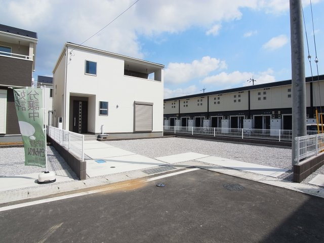 新築　高崎市上並榎町第4　Livele Garden.S　4号棟の駐車場|現地写真　駐車スペースは並列3台分可能です！					
