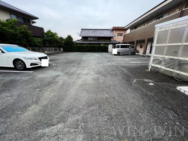 サンライズ牛川の駐車場